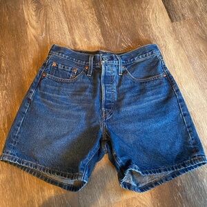 Women’s Levi’s dark wash denim shorts